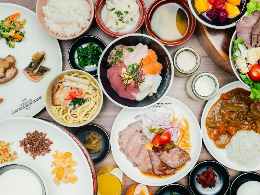 Daily local cuisine breakfast (JPY 2300 per person)