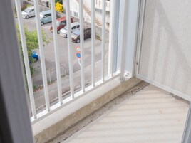 低刺激性寝具、羽毛の掛け布団、客室ごとに異なるインテリア、遮光カーテン