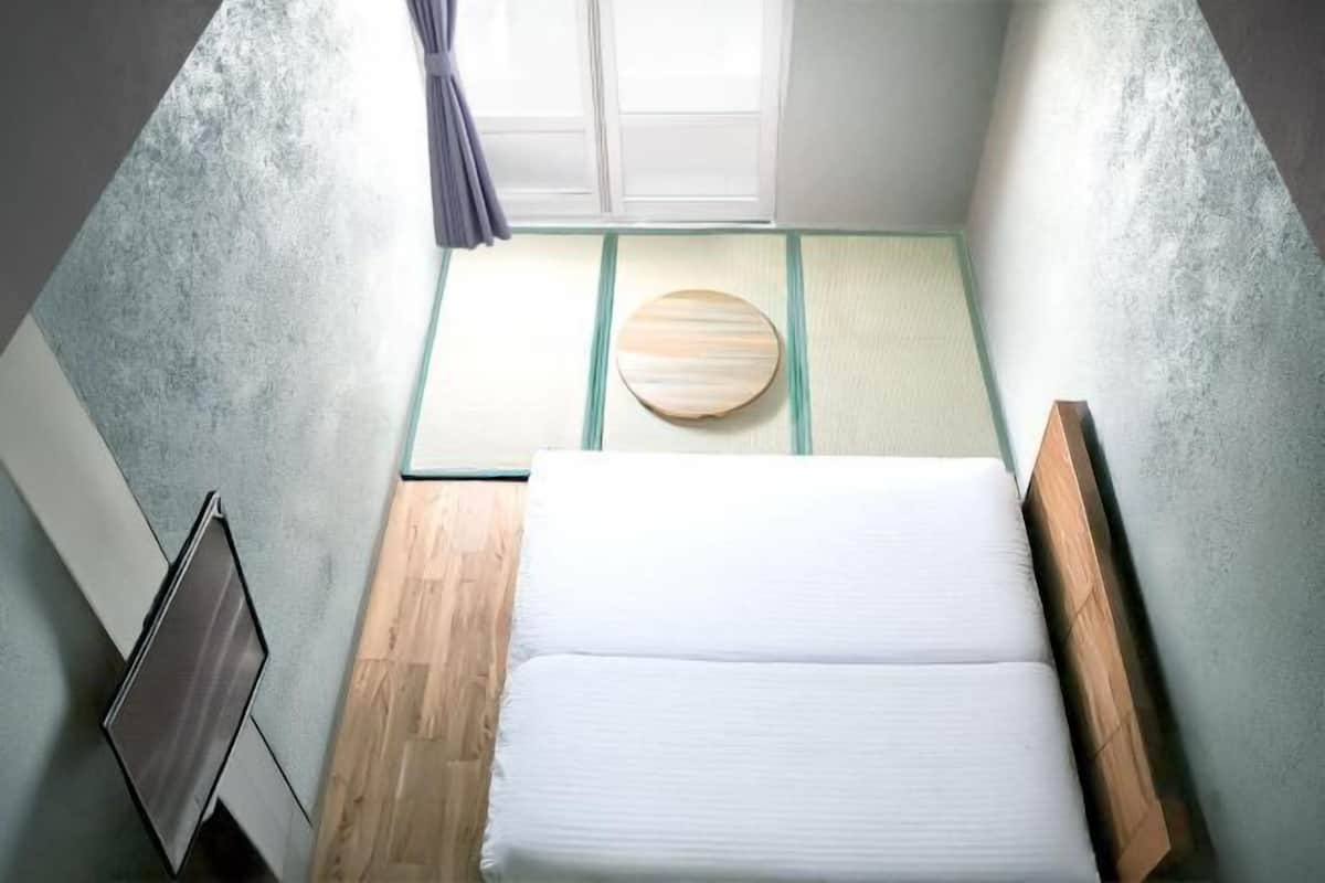 Hypo-allergenic bedding, down comforters, individually furnished
