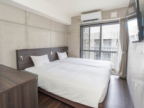 Hypo-allergenic bedding, down duvets, individually furnished - The BREAKFAST HOTEL PORTO Ishigakijima (Ishigaki)