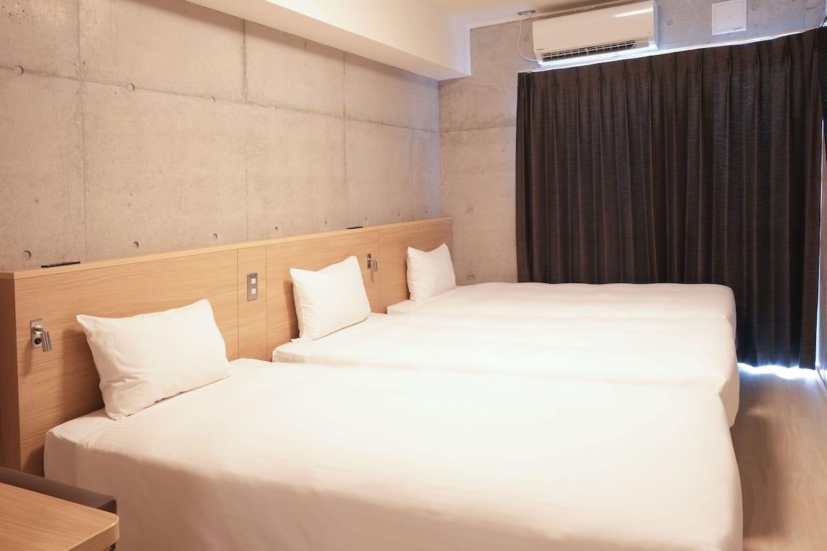 Triple Room, Non Smoking | Hypo-allergenic bedding, down comforters, individually furnished