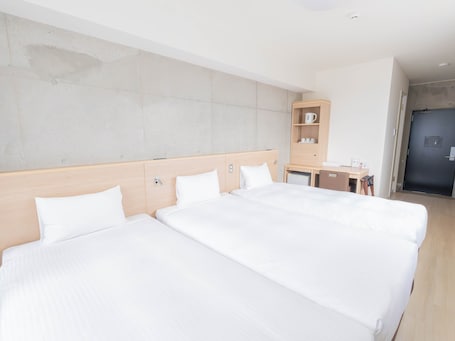 Hypo-allergenic bedding, down comforters, individually furnished. The BREAKFAST HOTEL PORTO Ishigakijima