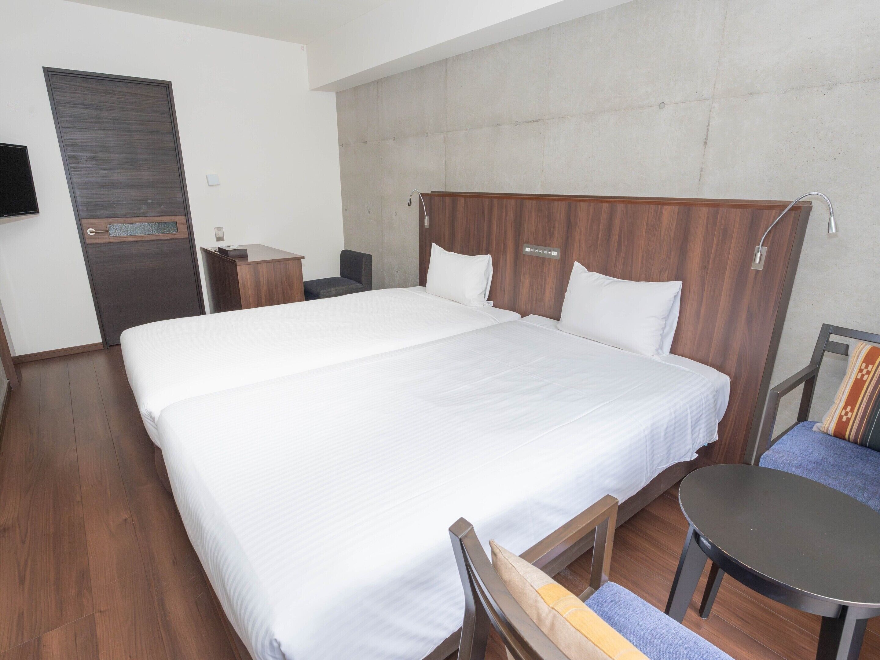 Hypo-allergenic bedding, down duvets, individually furnished