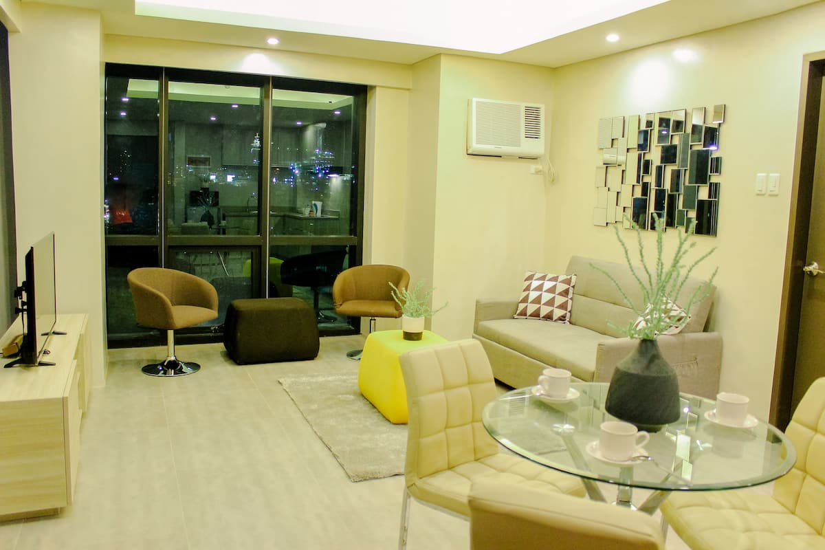 Royal Suite | Premium bedding, WiFi (free), bed sheets