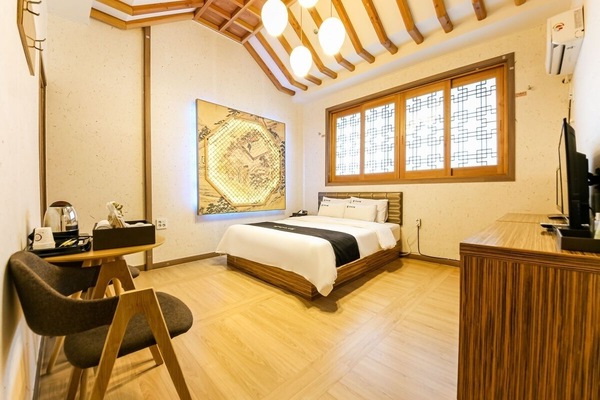 Deluxe Room (Rate for 2) | Free WiFi, bed sheets