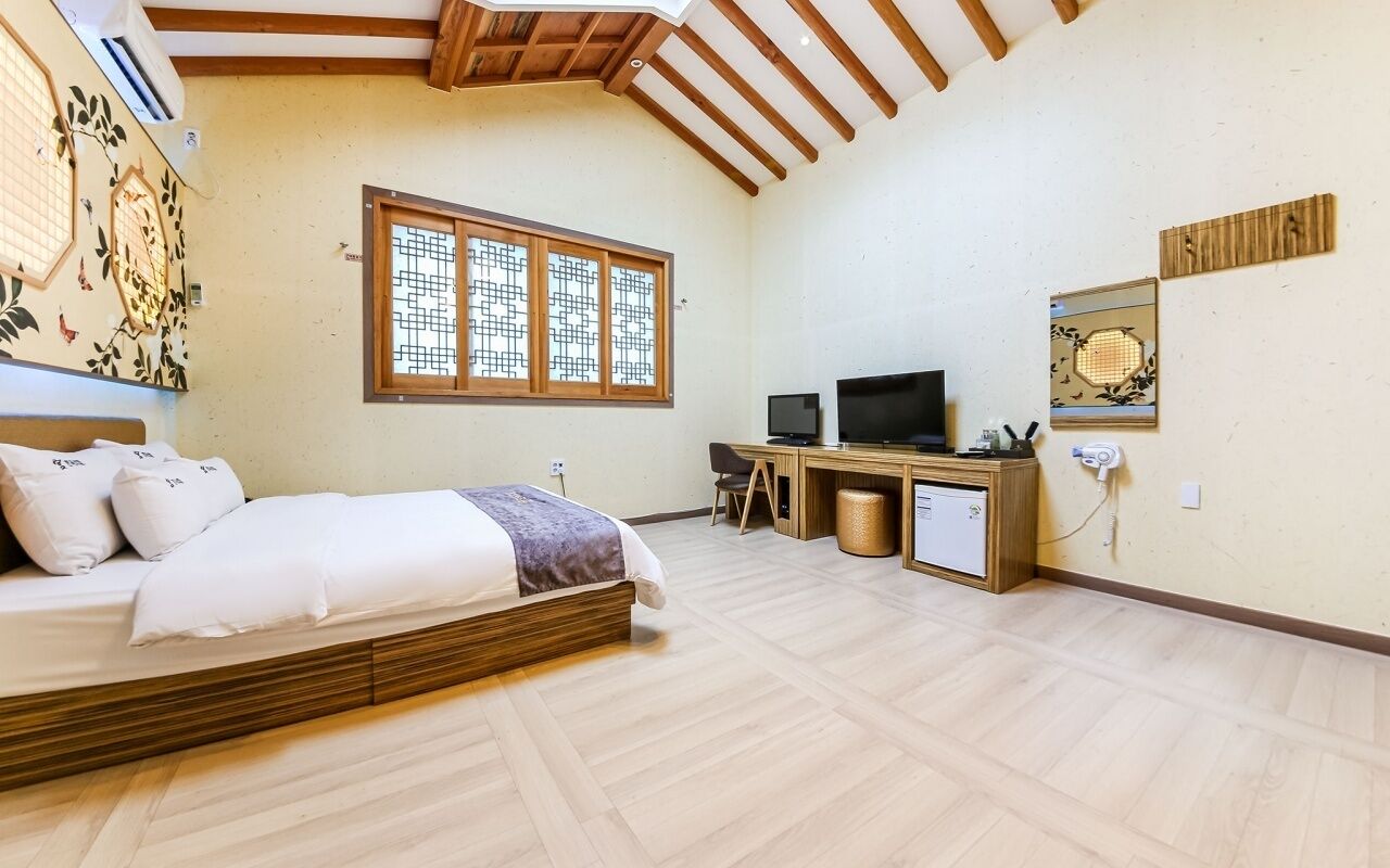 superior room (rate for 2) | free wifi, bed sheets