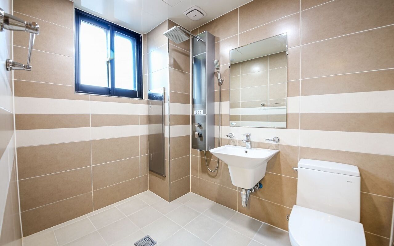 standard room (rate for 2) | bathroom | shower, rainfall showerhead, free toiletries, hair dryer