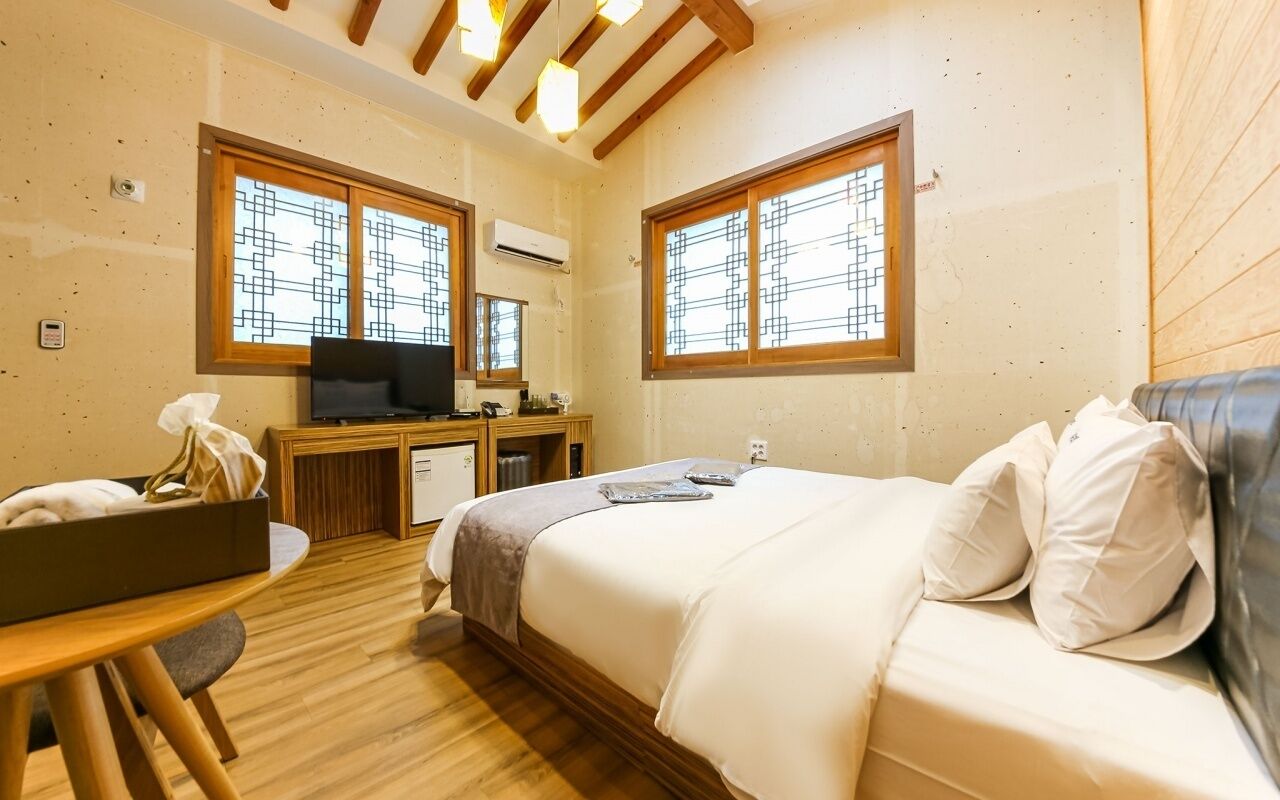 standard room (rate for 2) | free wifi, bed sheets