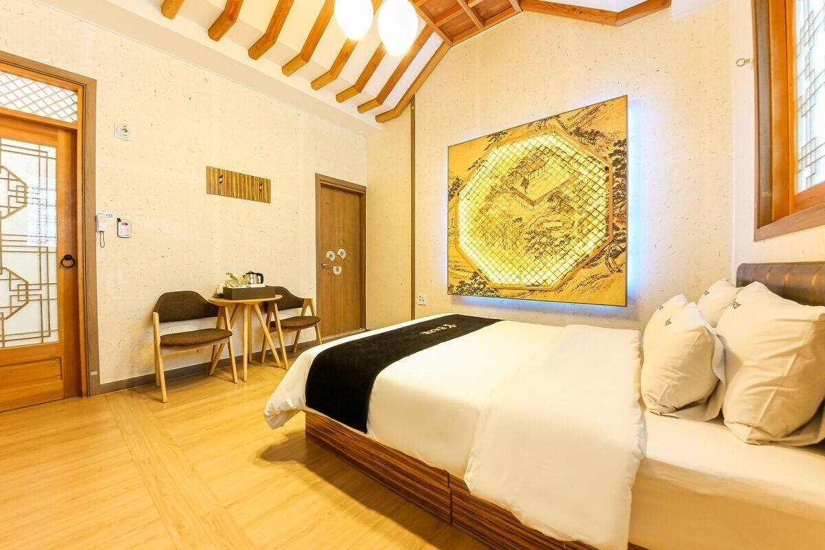 deluxe room (rate for 2) | free wifi, bed sheets