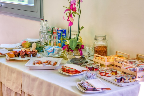 Daily buffet breakfast for a fee