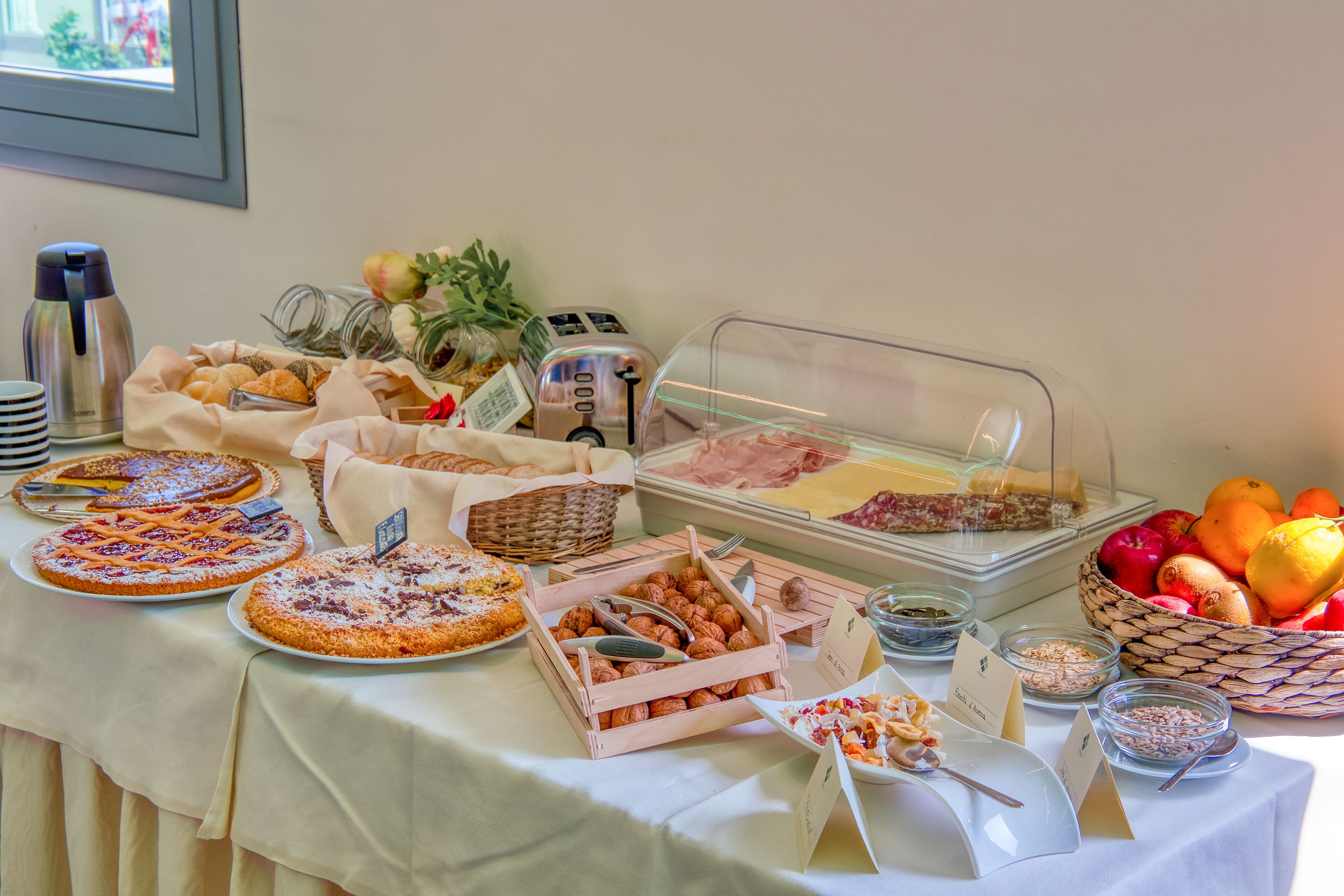 daily buffet breakfast for a fee