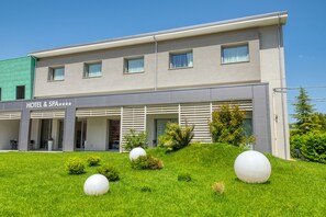 Fachada de la propiedad