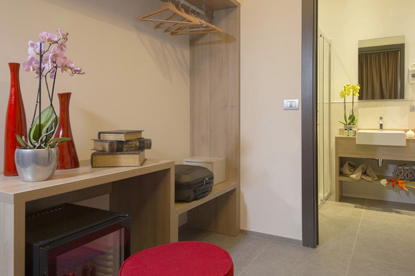 single room, private bathroom | minibar, in-room safe, desk, blackout curtains