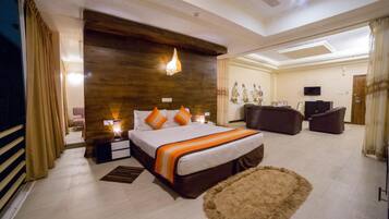 Premium bedding, minibar, in-room safe, desk