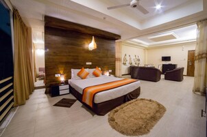 Premium bedding, minibar, in-room safe, desk