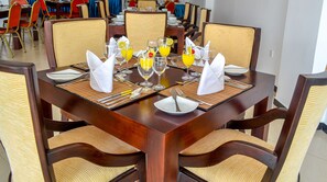 Breakfast, lunch, dinner served; local and international cuisine  - Valampuri Hotel (Jaffna)