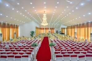 Indoor wedding - Valampuri Hotel (Jaffna)