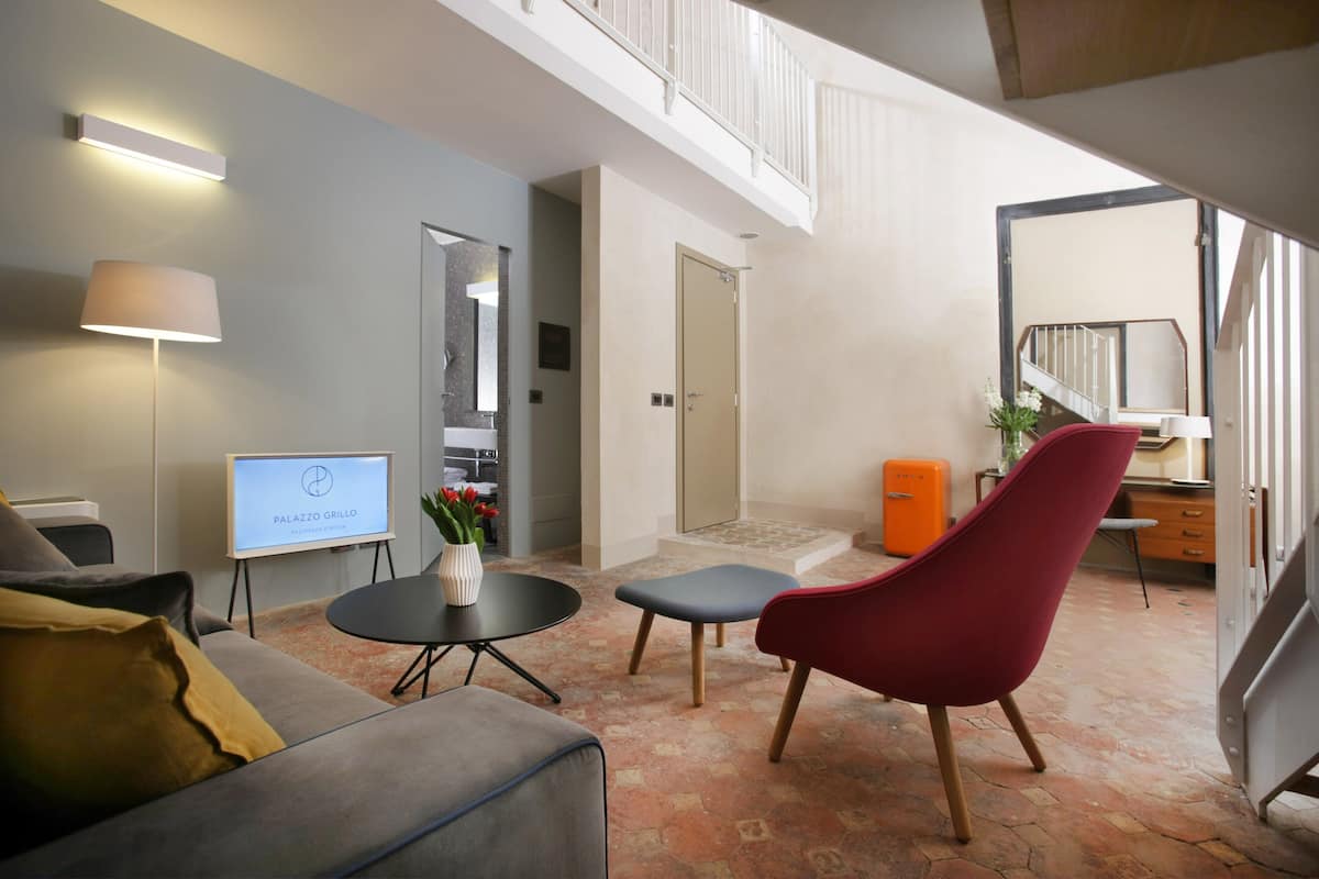 Suite Deluxe, vista a la ciudad | Ropa de cama de alta calidad, edredón y camas con efecto memoria