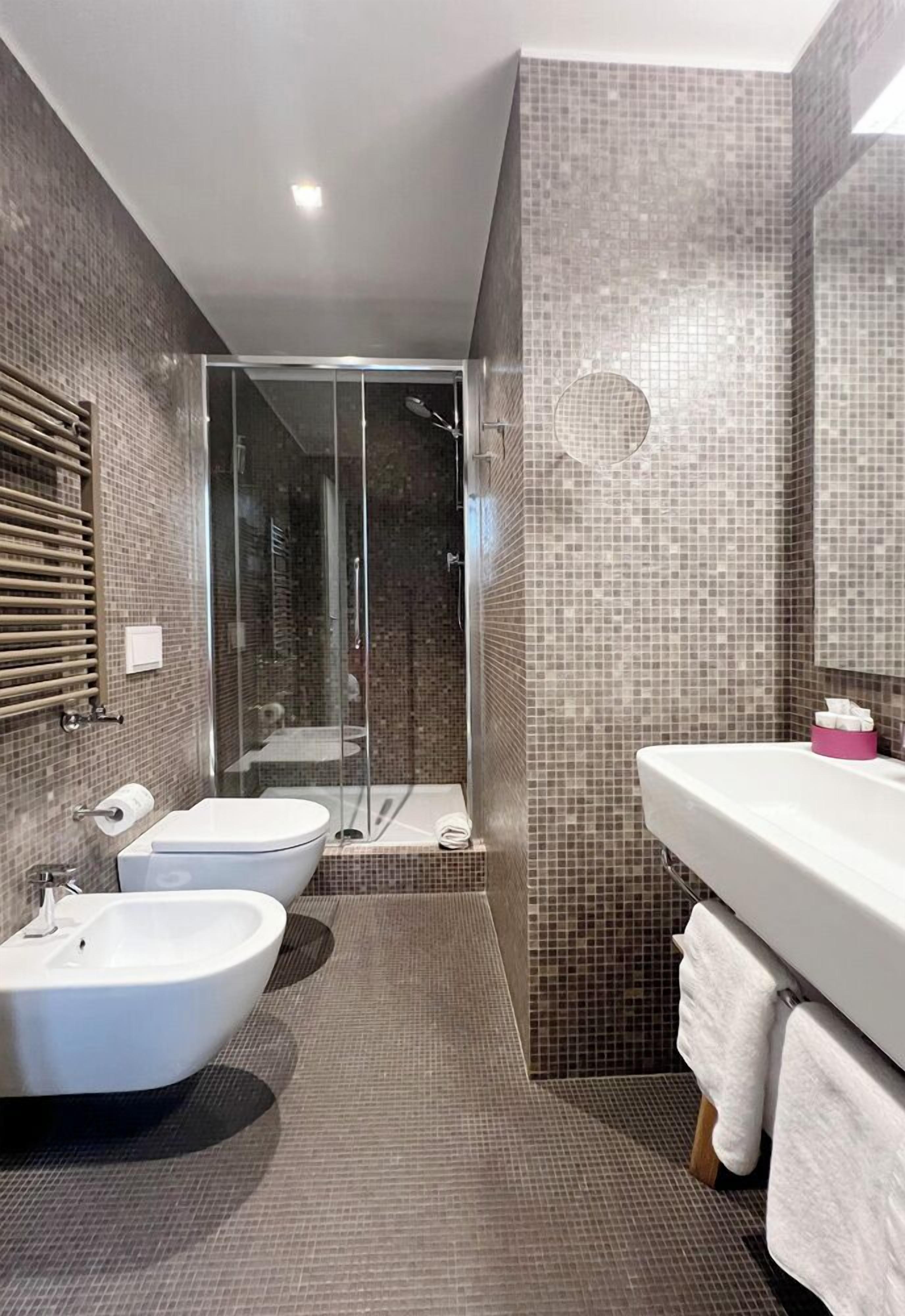 premium double room | bathroom | shower, free toiletries, hair dryer, bidet