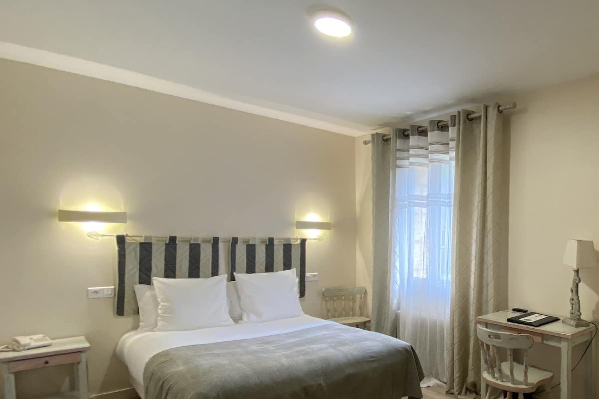 double room | in-room safe, individually decorated, desk, free wifi