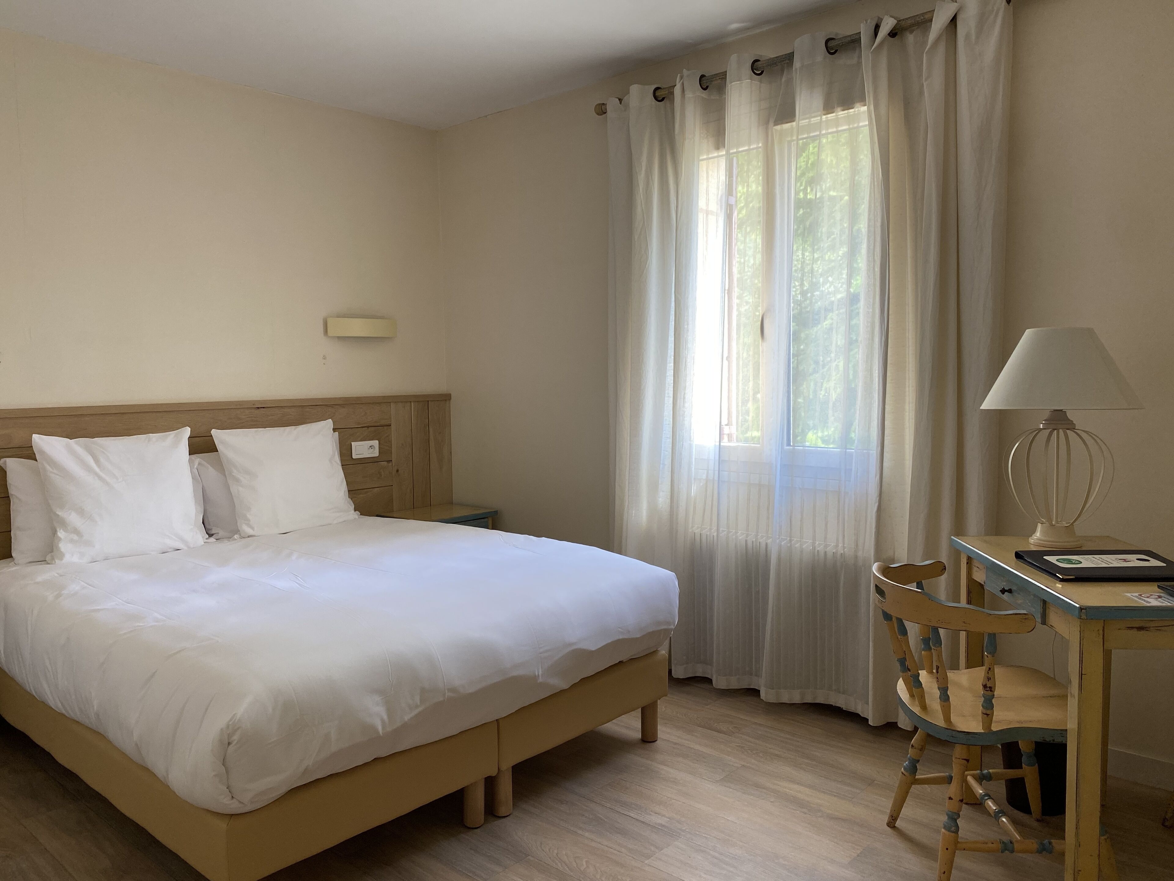 double room | in-room safe, individually decorated, desk, free wifi