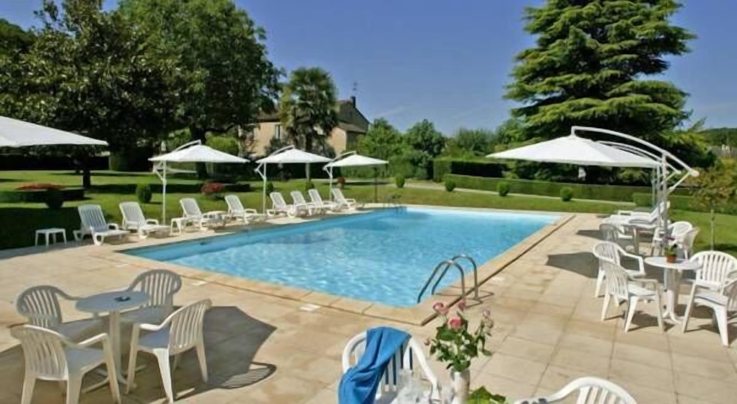 outdoor pool, pool loungers