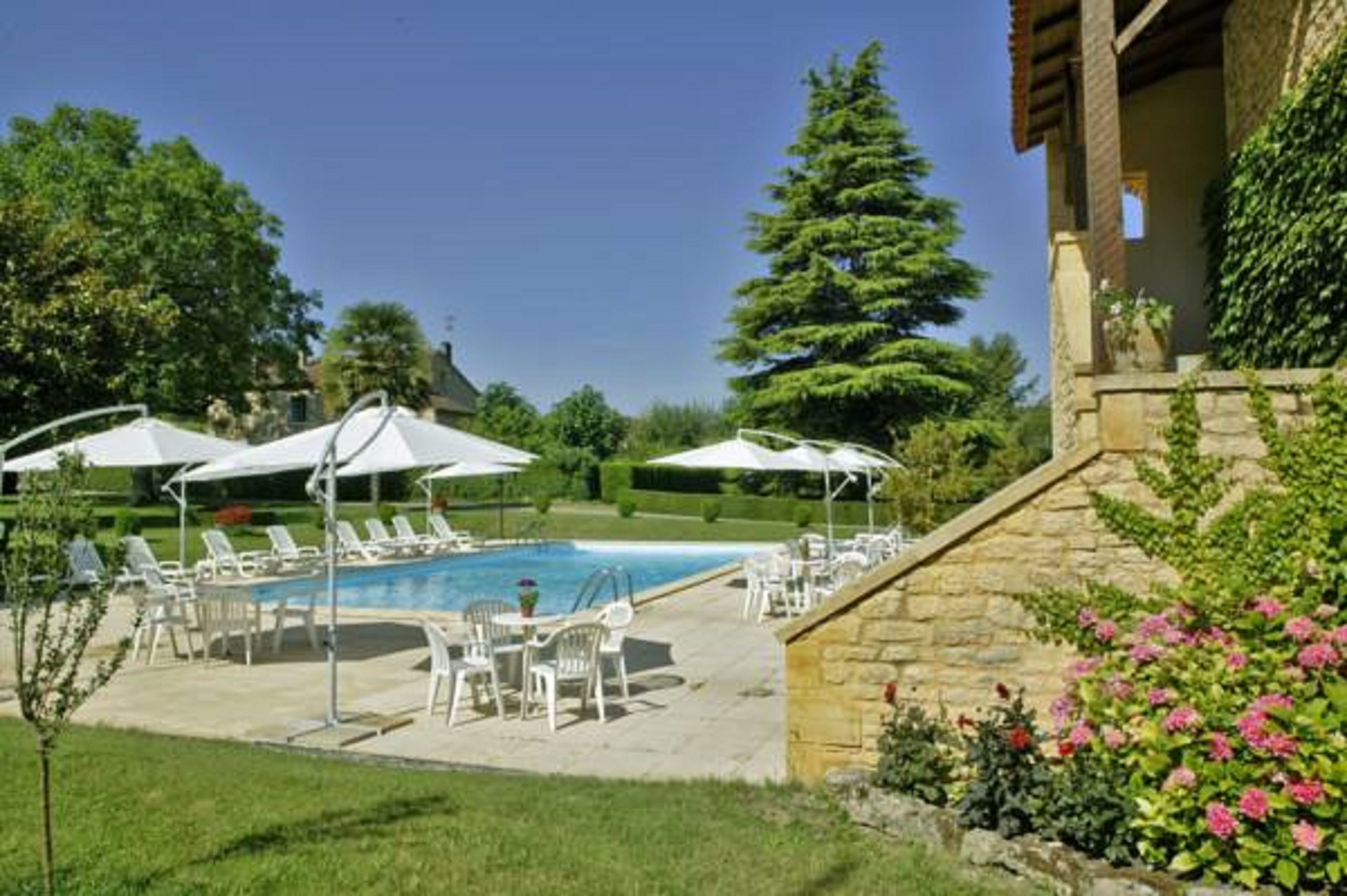 outdoor pool, pool loungers