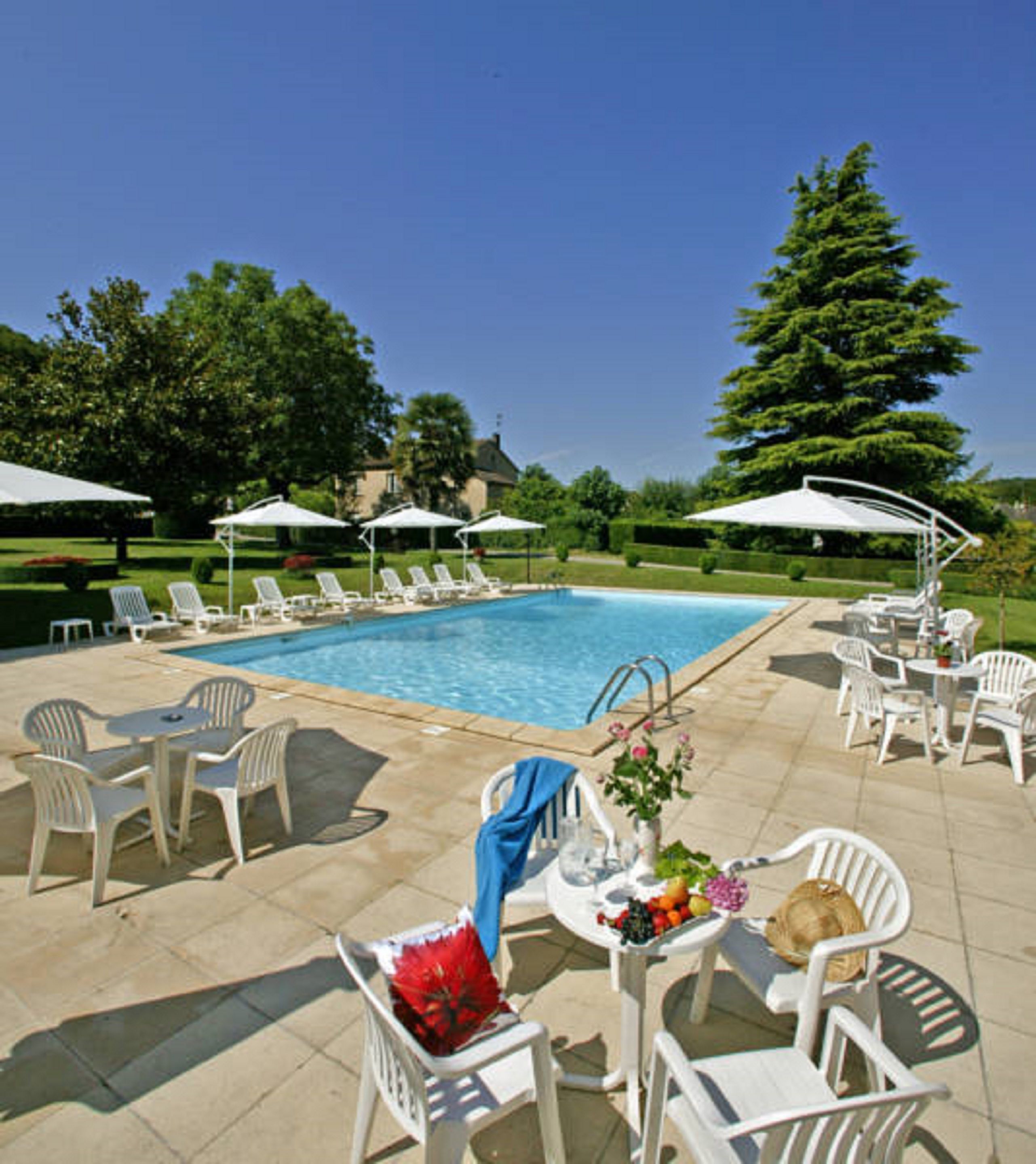 outdoor pool, pool loungers