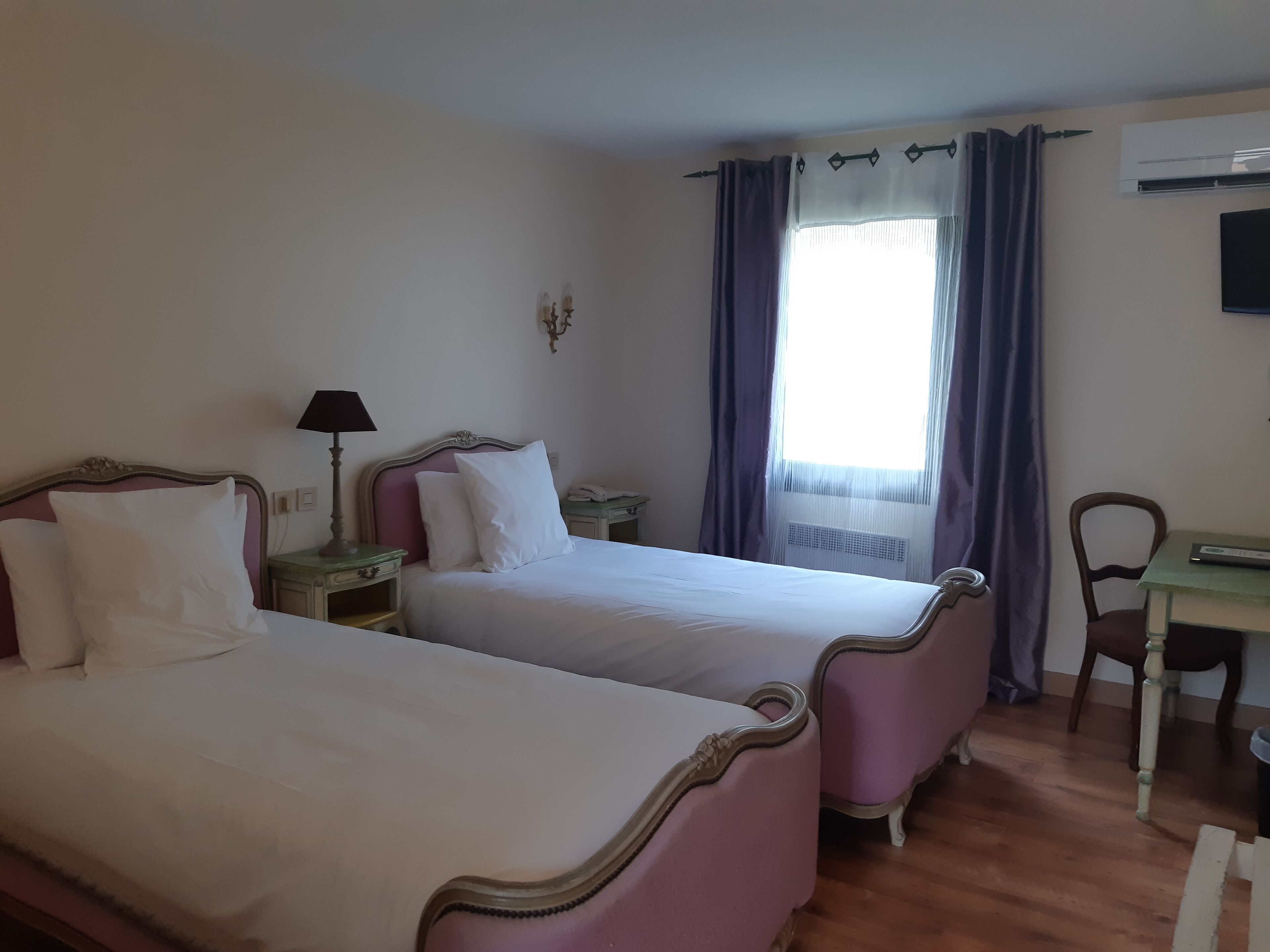 twin room | in-room safe, individually decorated, desk, free wifi