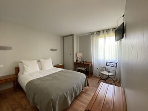 Double Room | In-room safe, individually decorated, desk, free WiFi - Hôtel des Roches (Les Eyzies)