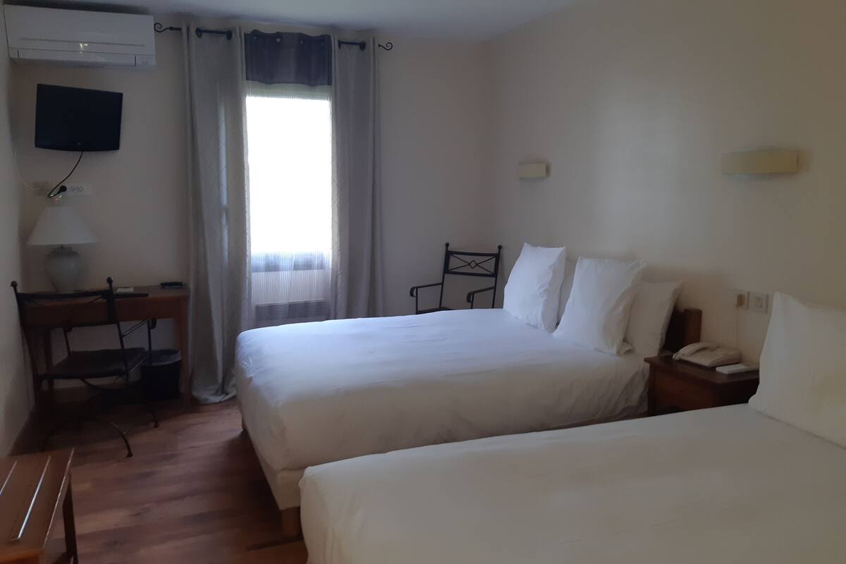 twin room | in-room safe, individually decorated, desk, free wifi