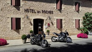 Front of property - Hôtel des Roches (Les Eyzies)