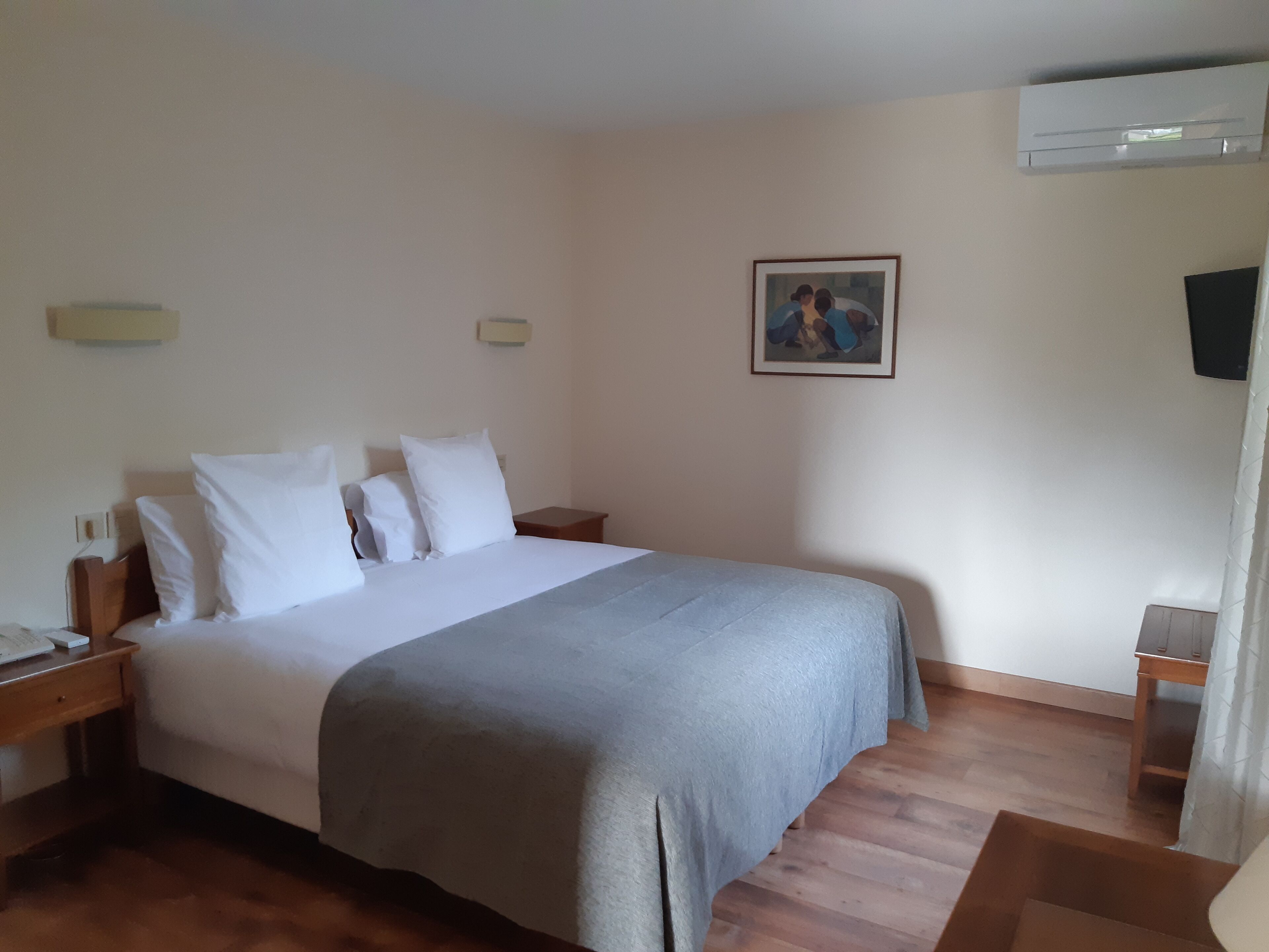 double room | in-room safe, individually decorated, desk, free wifi