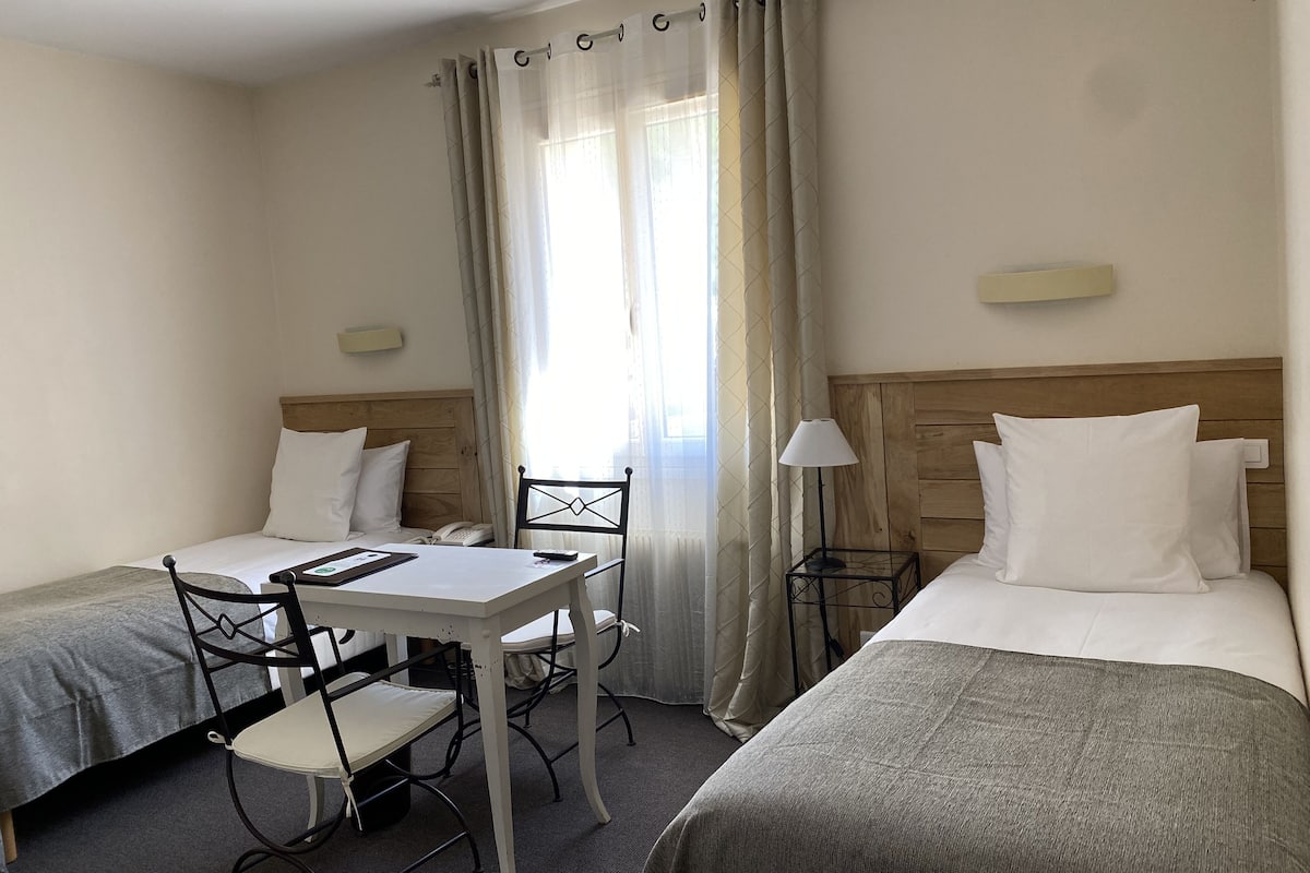 twin room | in-room safe, individually decorated, desk, free wifi