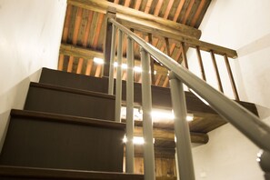 Cobrellits, cortines opaques, wifi gratuïta i roba de llit