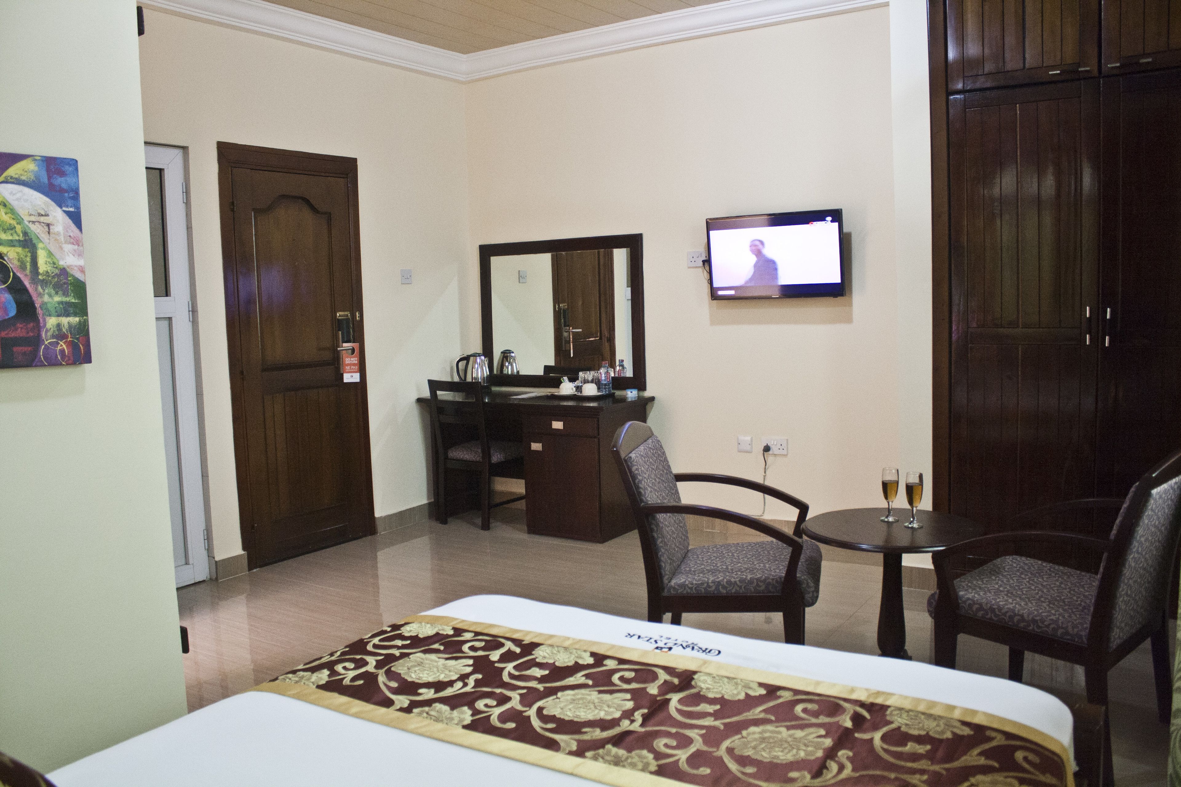 1 bedroom, egyptian cotton sheets, premium bedding, down duvets