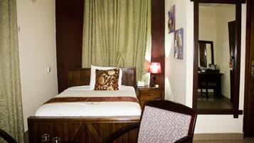 1 bedroom, Egyptian cotton sheets, premium bedding, down duvets