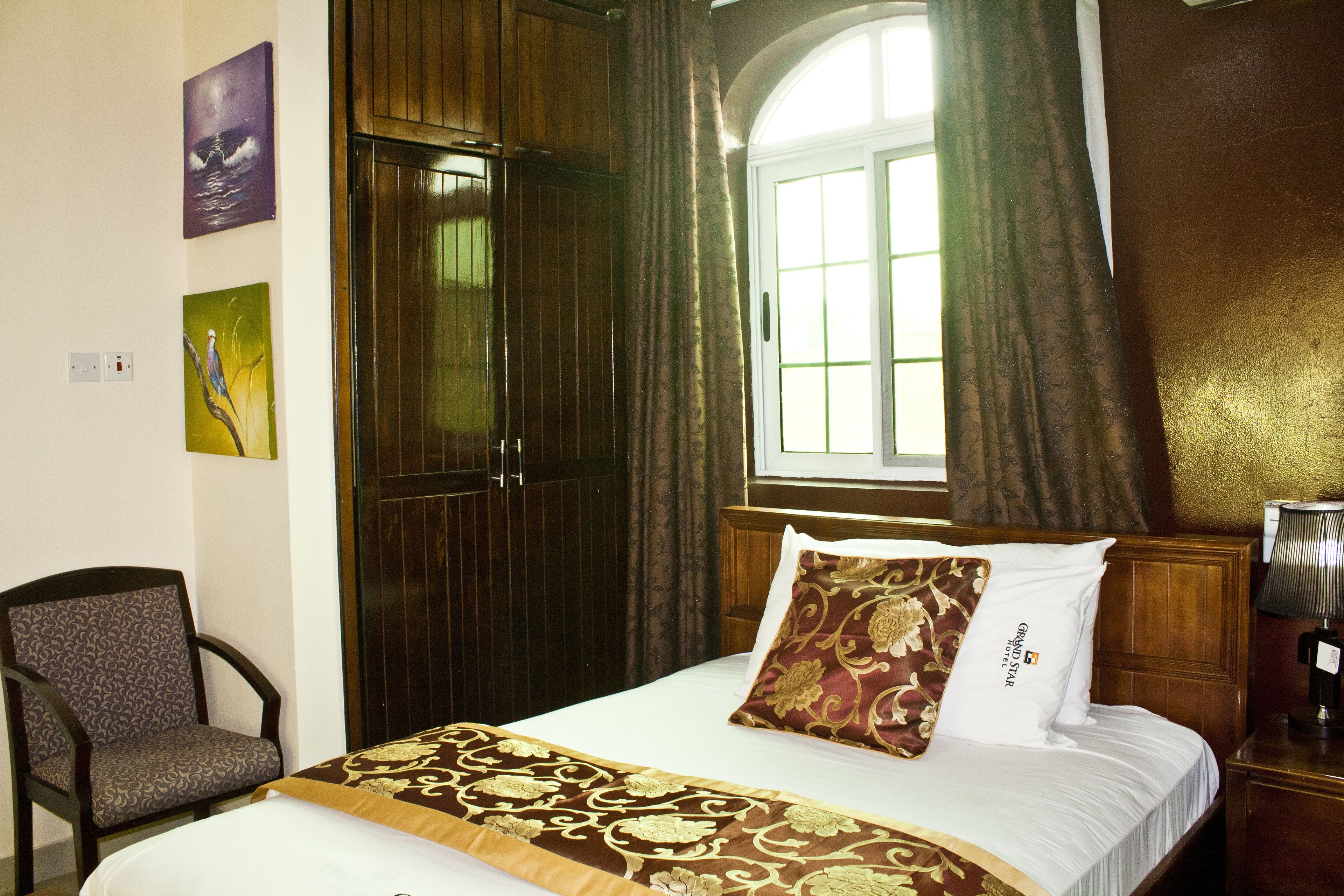 1 bedroom, egyptian cotton sheets, premium bedding, down duvets