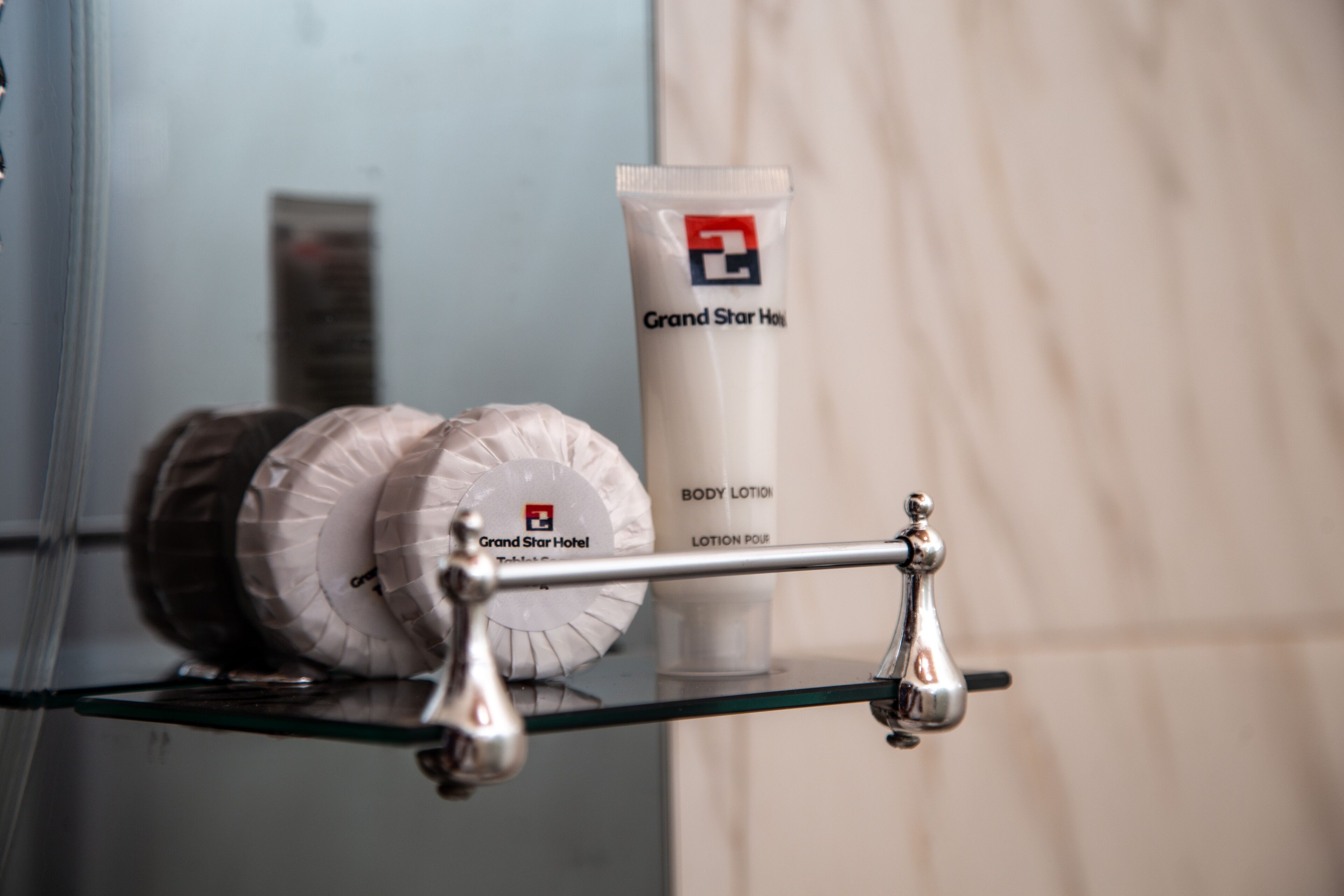 combined shower/bathtub, deep-soaking bathtub, free toiletries, towels