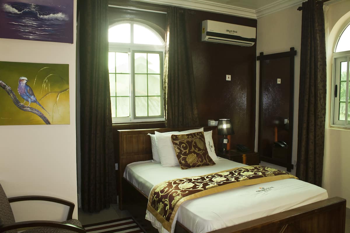 1 bedroom, egyptian cotton sheets, premium bedding, down duvets