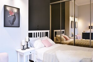Comfort Apartment, 2 Bedrooms, Balcony, Courtyard Area (Swietego Krzyza 16) | Premium bedding, iron/ironing board, free WiFi, bed sheets