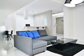 Deluxe Apartment, 1 Bedroom (Krupnicza 7) | Living room