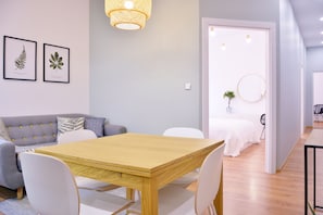 Superior Apartment, 3 Bedrooms (Wielopole 10/7) | In-room dining