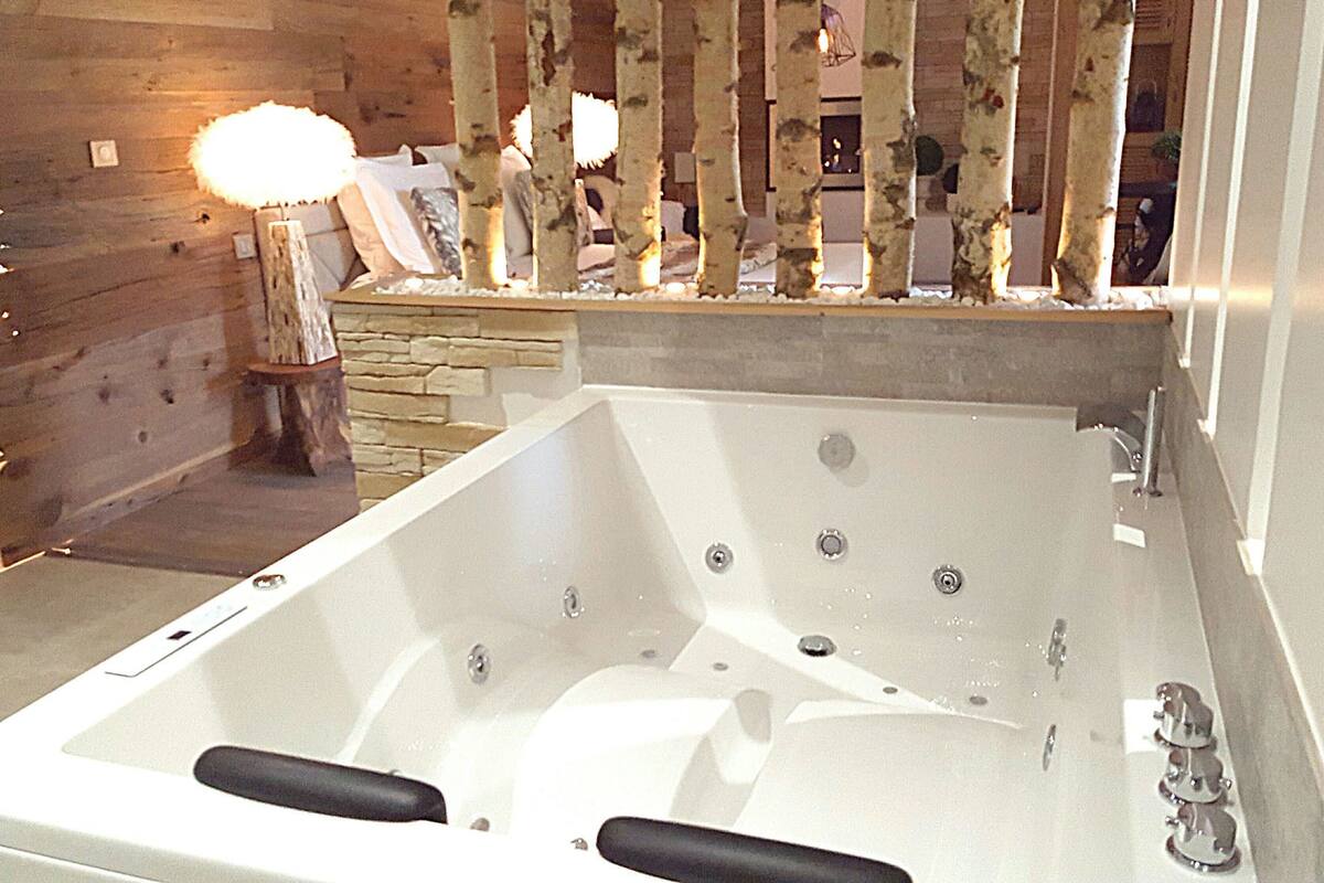 suite (megève) | jetted bathtub