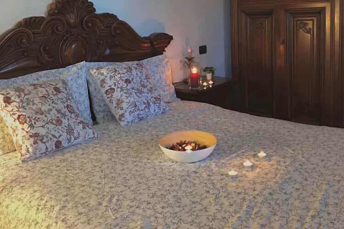 Free cots/infant beds, free WiFi