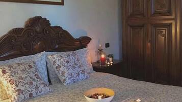 Free cots/infant beds, free WiFi