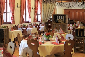 Lunch and dinner served, local cuisine
