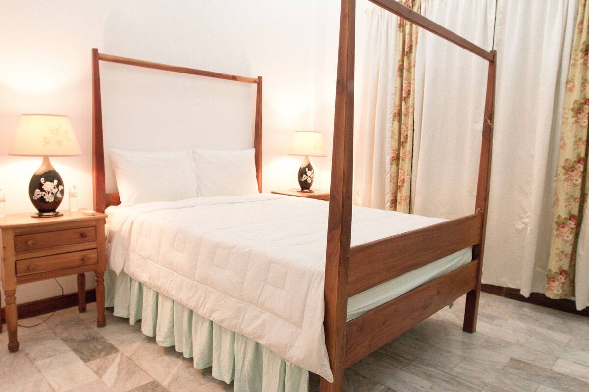 In-room safe, desk, soundproofing, iron/ironing board