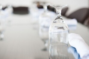 Petit déjeuner, déjeuner et dîner servis sur place, vue sur la plage