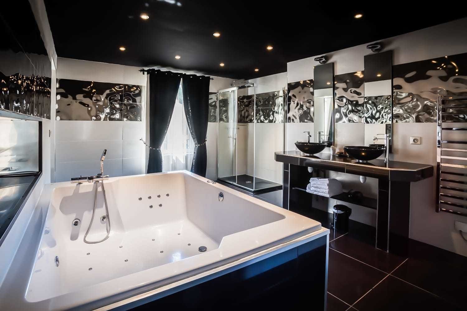royal suite (nuptiale) | bathroom | free toiletries, hair dryer, towels